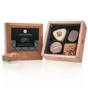 Elegance Mini Chocolates Chocolates in a wooden box Chocolissimo > Pralines Chocolissimo