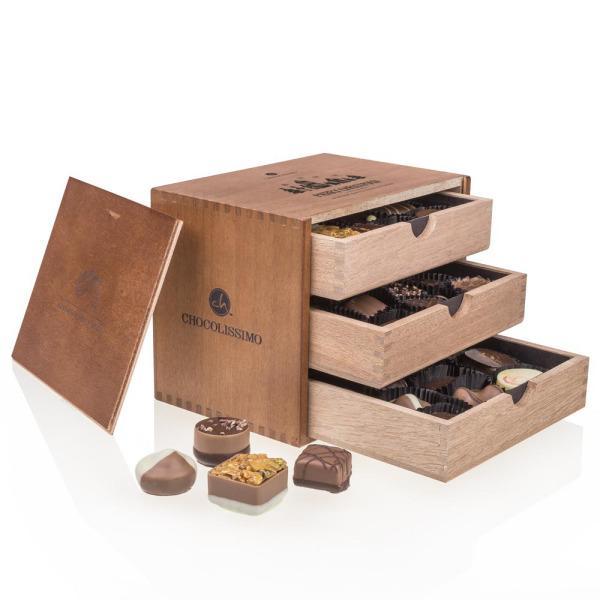 Merry Grande Without alcohol Chocolates Chocolates in a wooden box Chocolissimo > Chocolate gifts Chocolissimo